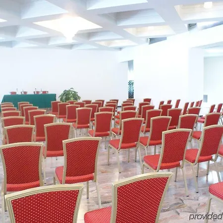 Ih Kaos Hotel 4*