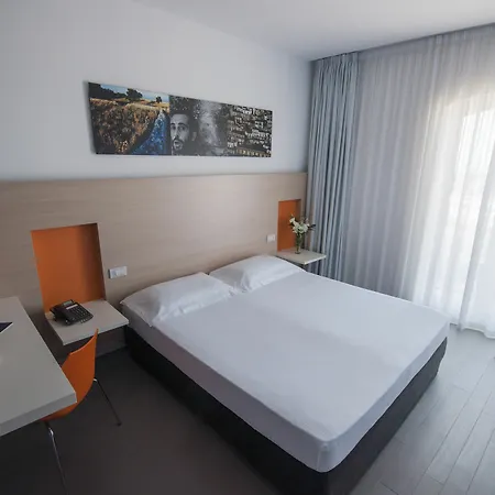 Ih Kaos Hotel 4*